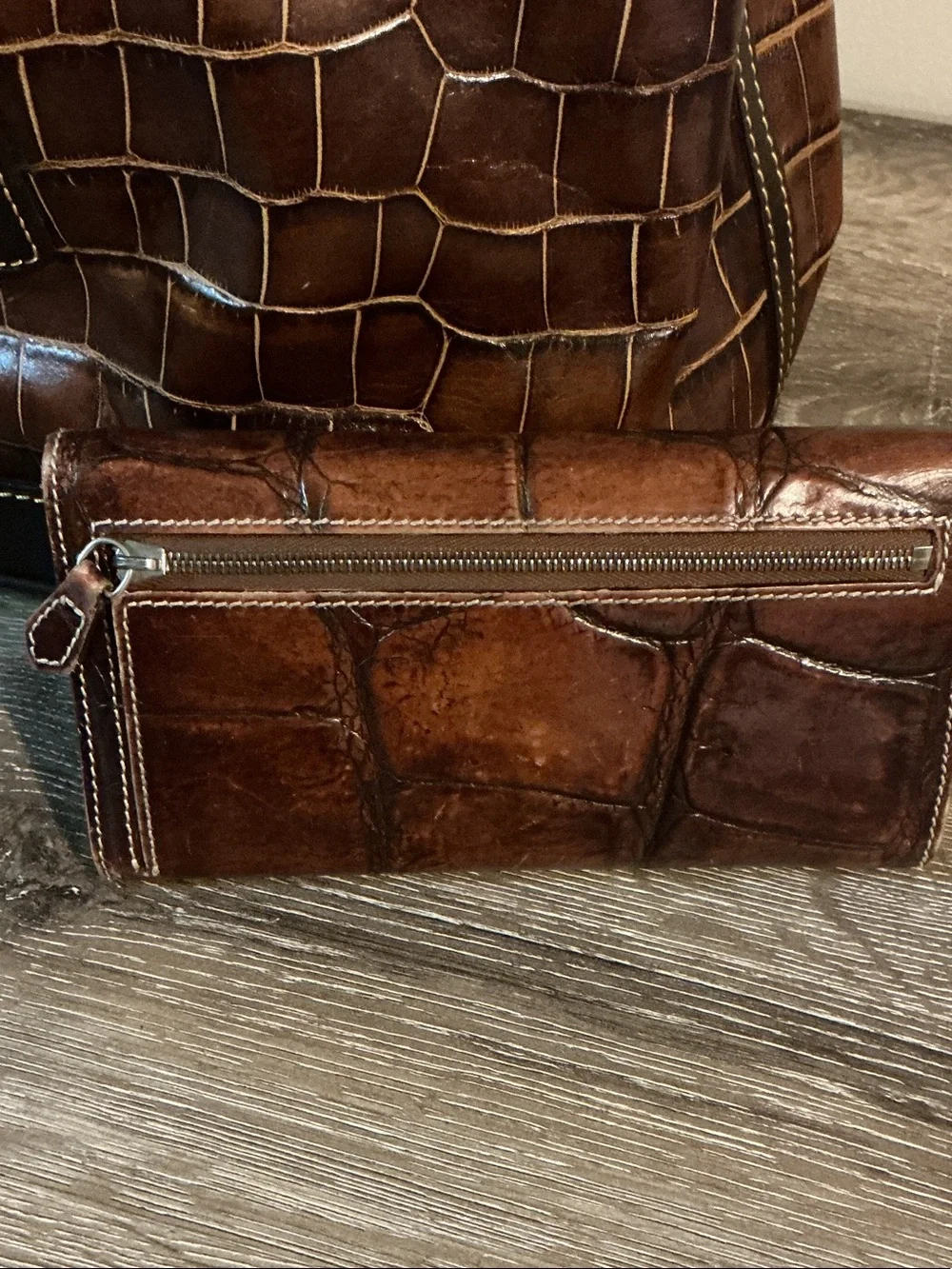 Dooney & Bourke Brown Croc-Embossed Hobo Shoulder Bag Wallet Key Fob 3pc EUC
